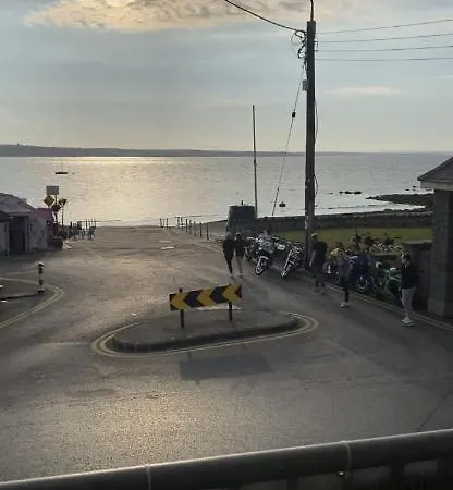 The Captains Wheel * Skerries