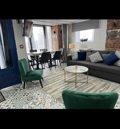 Daire The Captains Wheel