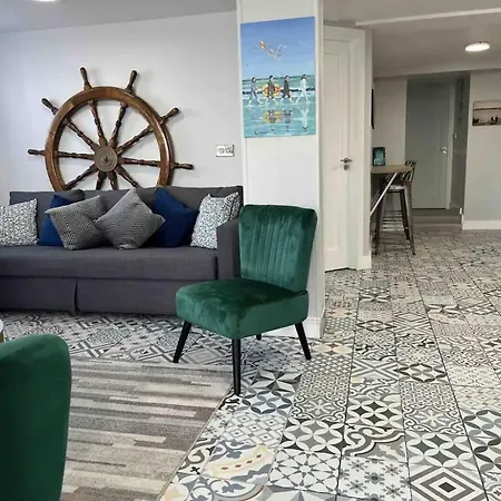 The Captains Wheel Апартаменты